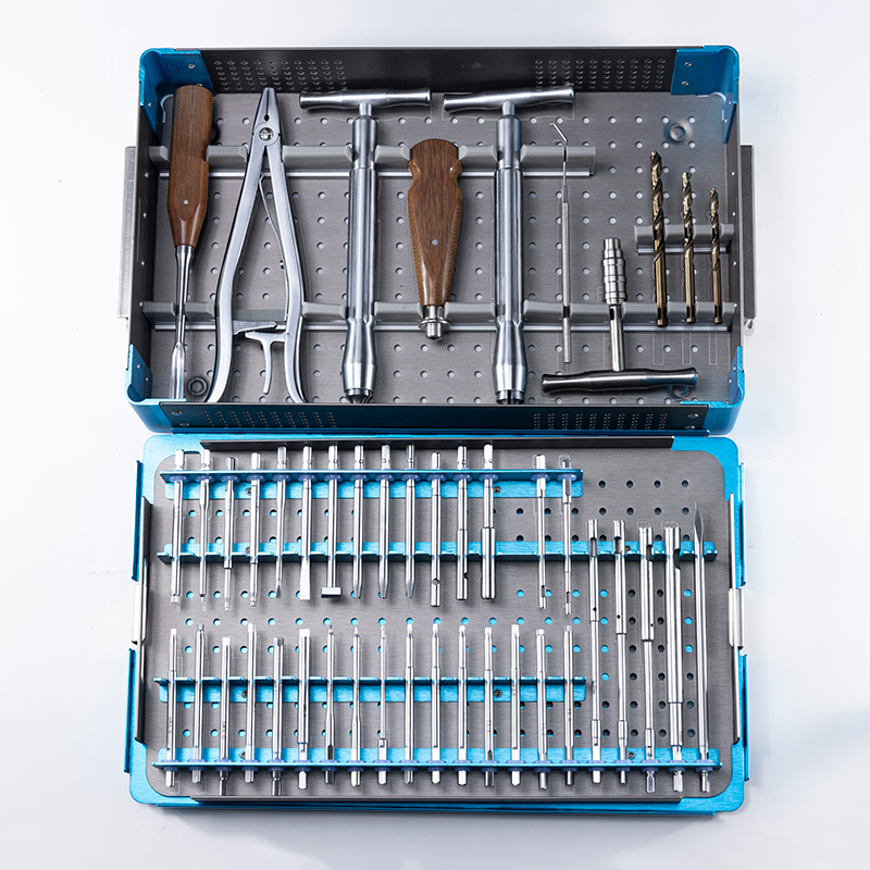 Remove the instrument kit from the broken nail